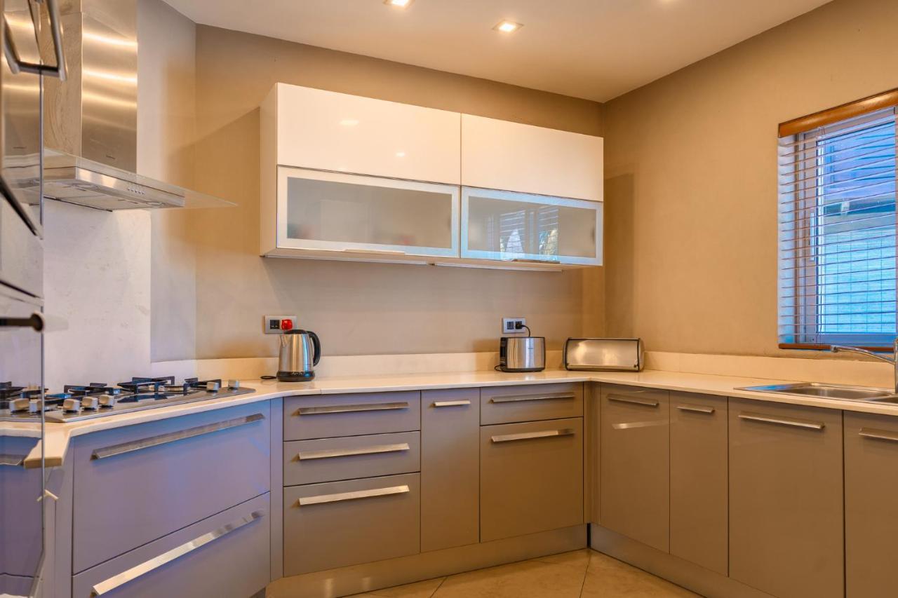 Beachfront Luxurious Stunning Sunset Boulevard Apartment, Grand-Baie Eksteriør bilde