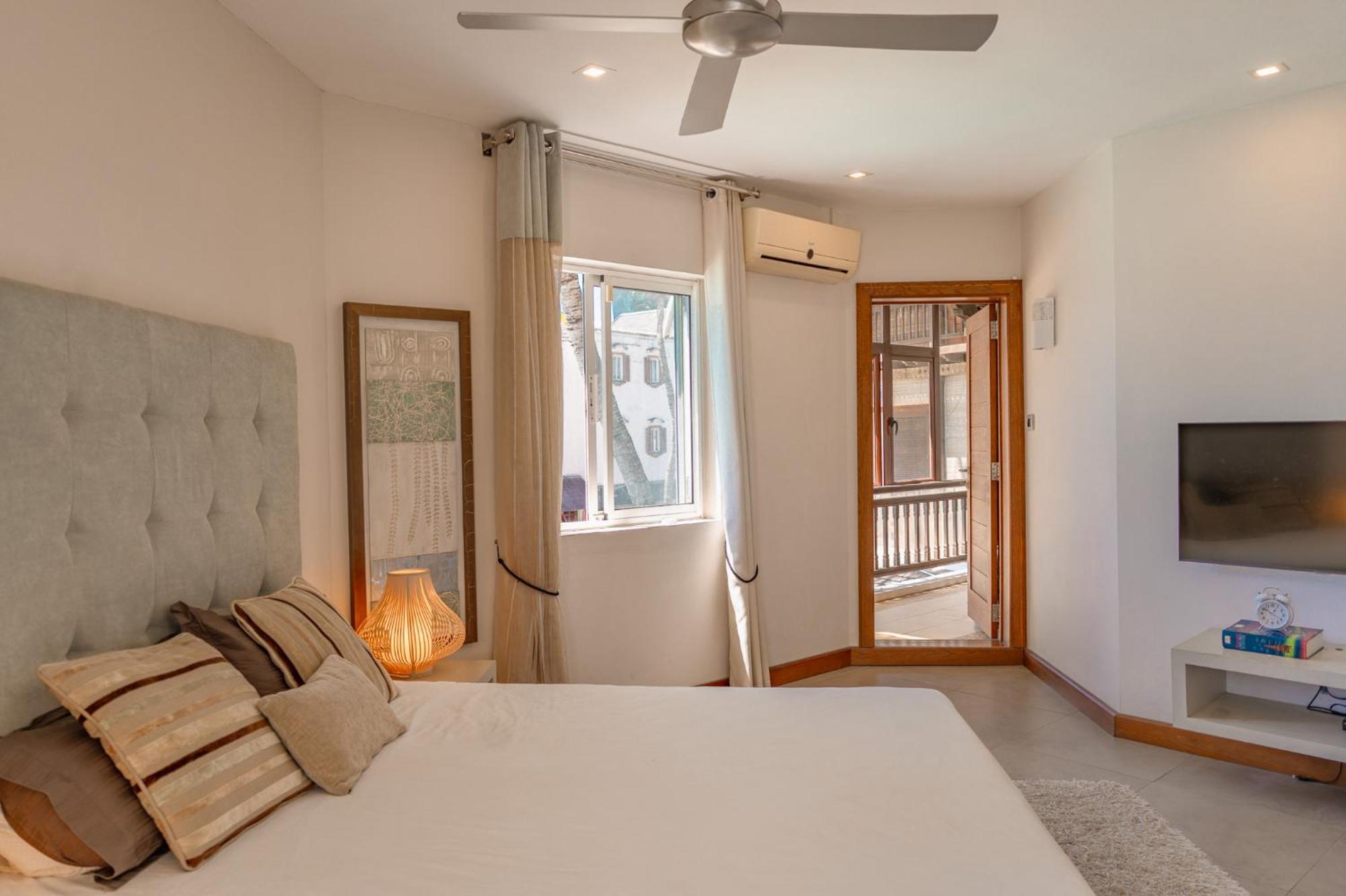 Beachfront Luxurious Stunning Sunset Boulevard Apartment, Grand-Baie Eksteriør bilde